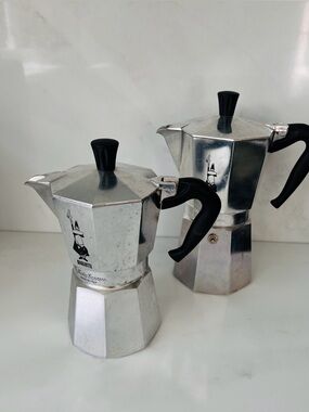 Bialetti Moka Stovetop Espresso Maker 12 oz silver 6-cup made in Italy one only